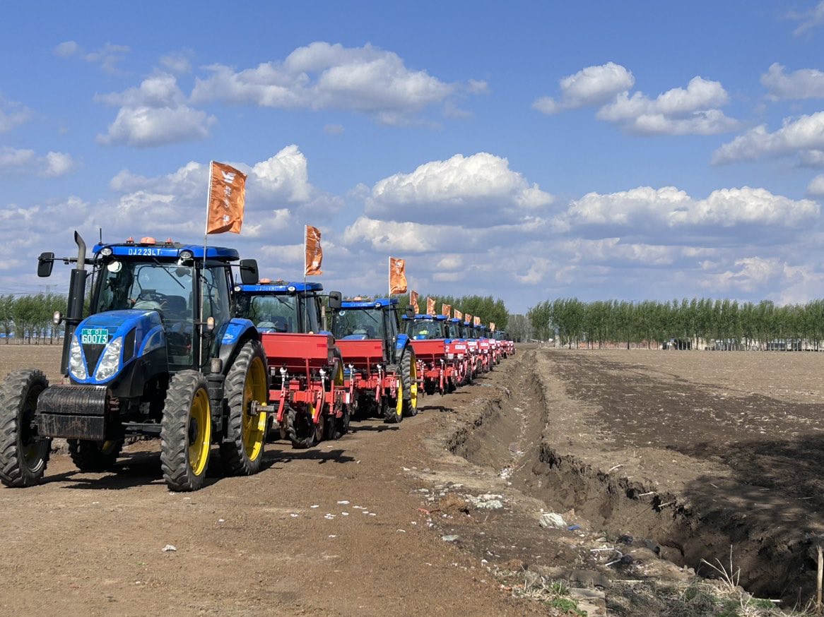 Traktor Tanpa Pengemudi