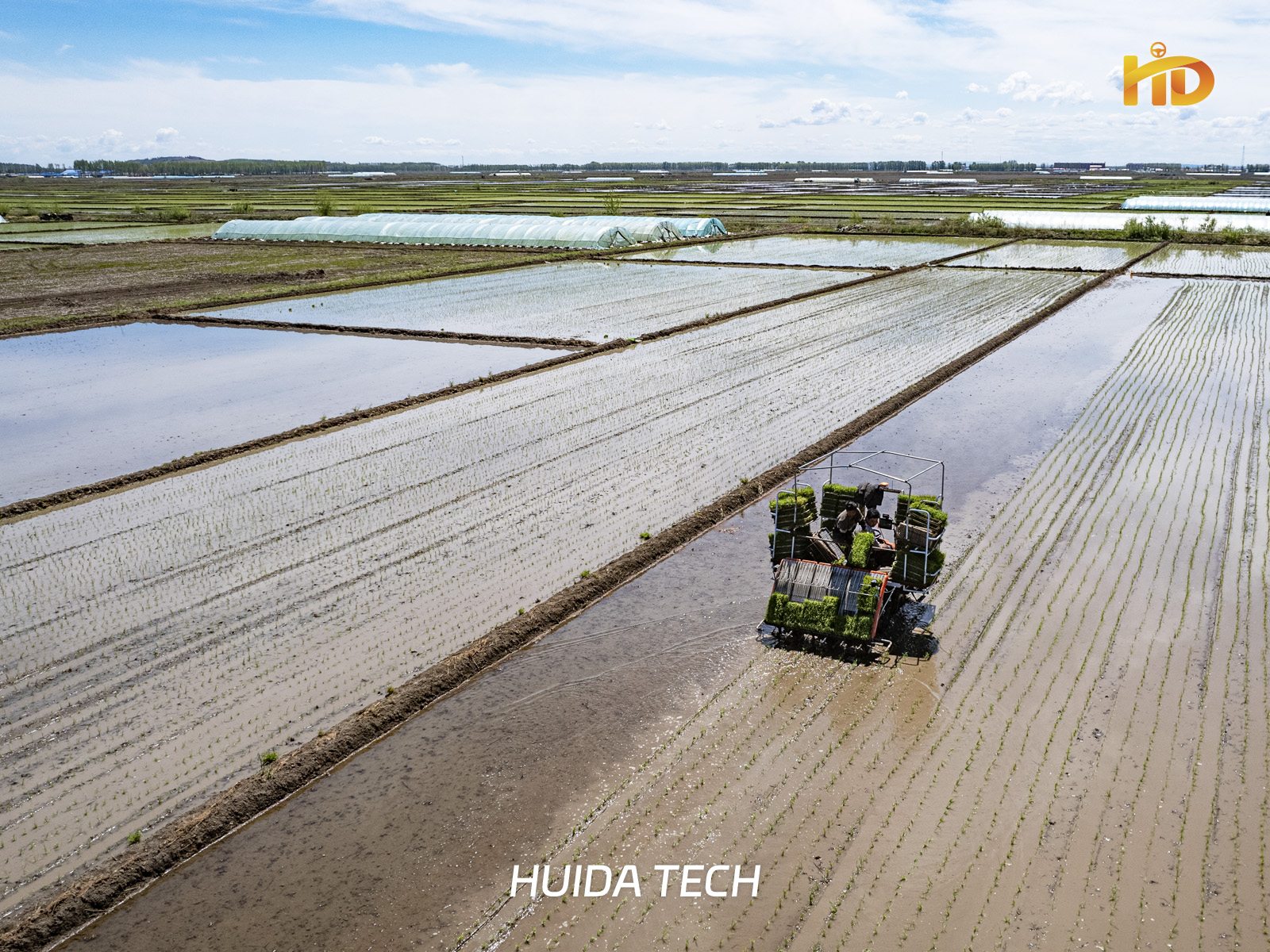  Huida Staf Teknologi Melakukan Debugging Navigasi untuk Pelanggan Akhir di Vietnam. 